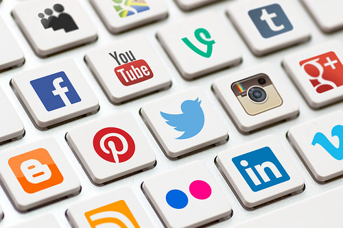 10 Great Social Media Accounts to Follow